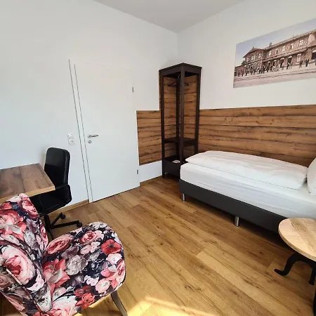 Gleis 3viertel Hotel *